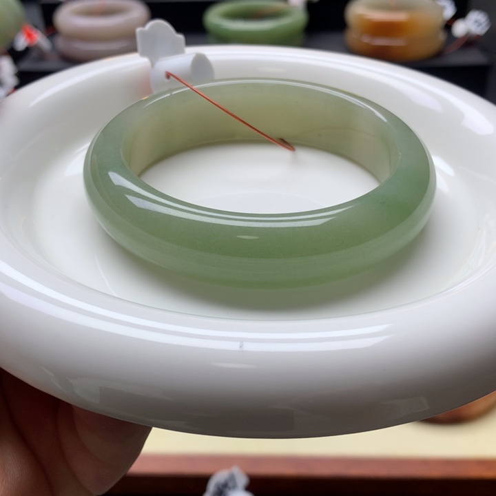 未镶嵌手镯石英岩玉