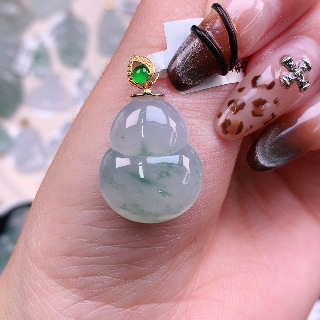 翡翠颈饰18K金镶嵌飘花葫芦28、21、17、6