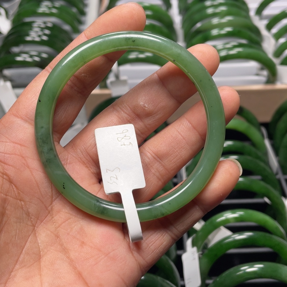 和田玉（碧玉）未镶嵌手镯