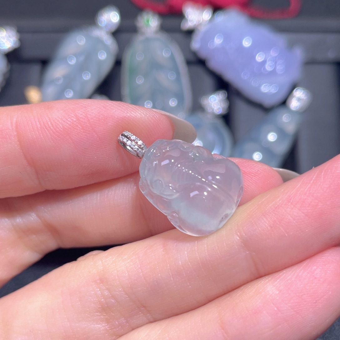 颈饰18K金镶嵌翡翠翡翠