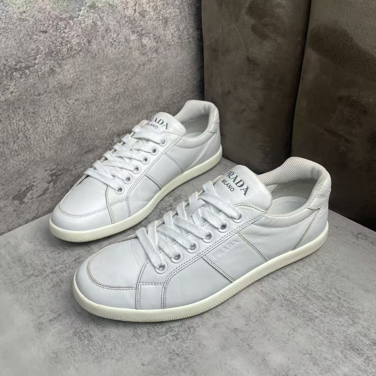 95新 Prada/普拉达 白色皮革压印logo百搭低帮板鞋/40.5码/福利款