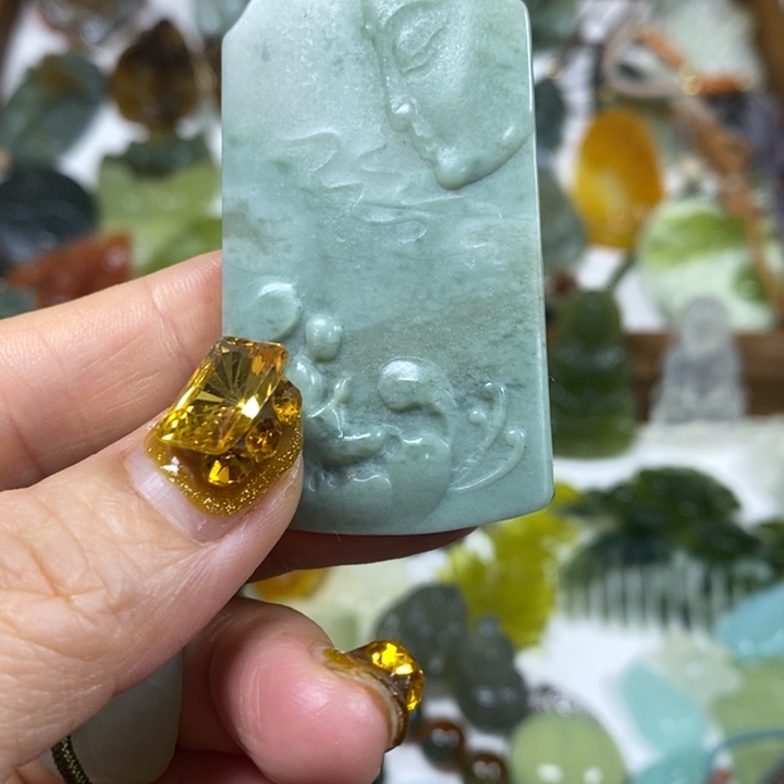 未镶嵌蛇纹石玉吊坠