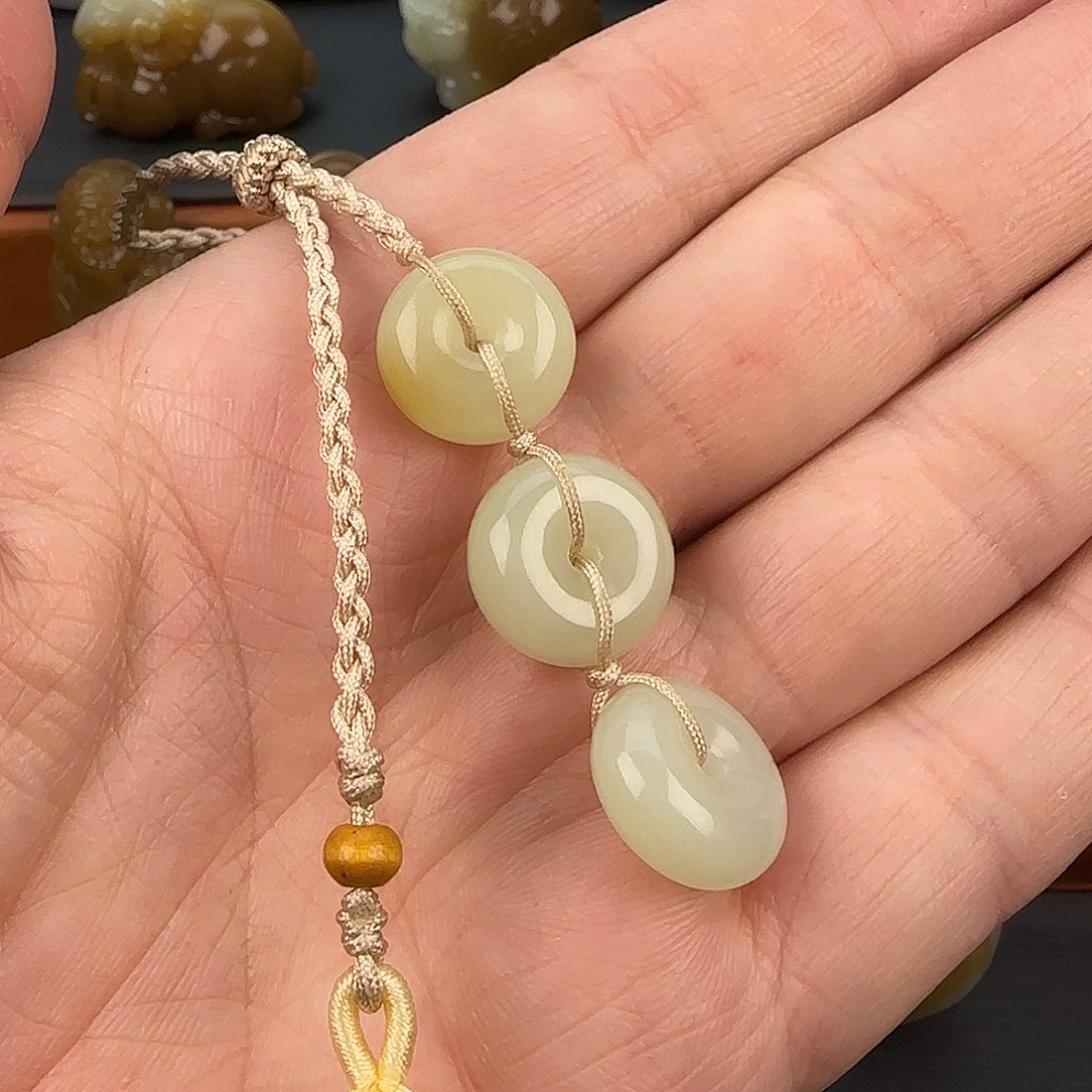 和田玉（糖玉）颈饰未镶嵌