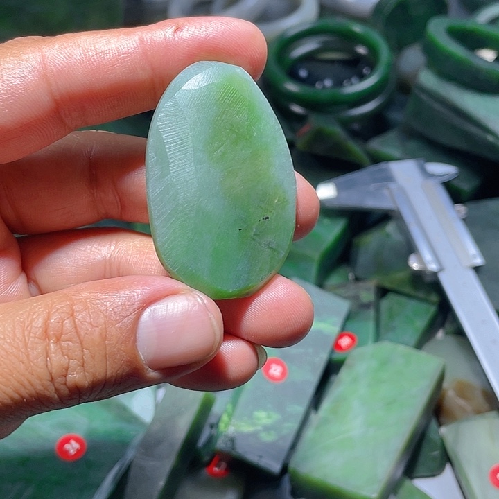 和田玉（碧玉）未镶嵌手镯