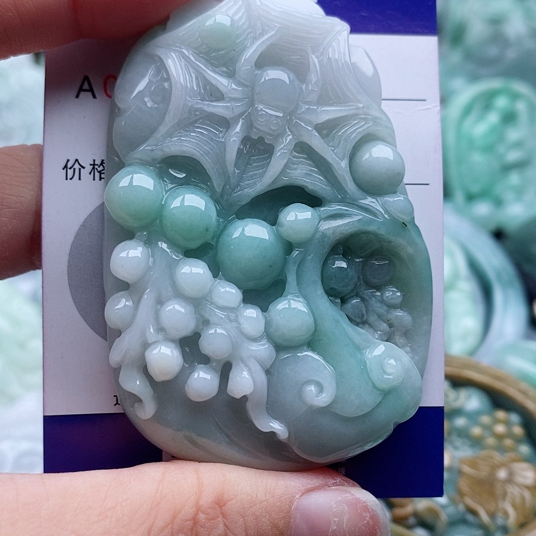 翡翠未镶嵌吊坠(不含链)刘****，