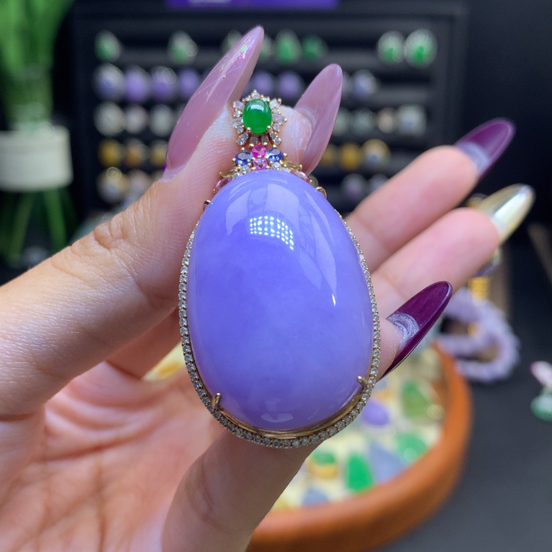 颈饰18K金镶嵌翡翠