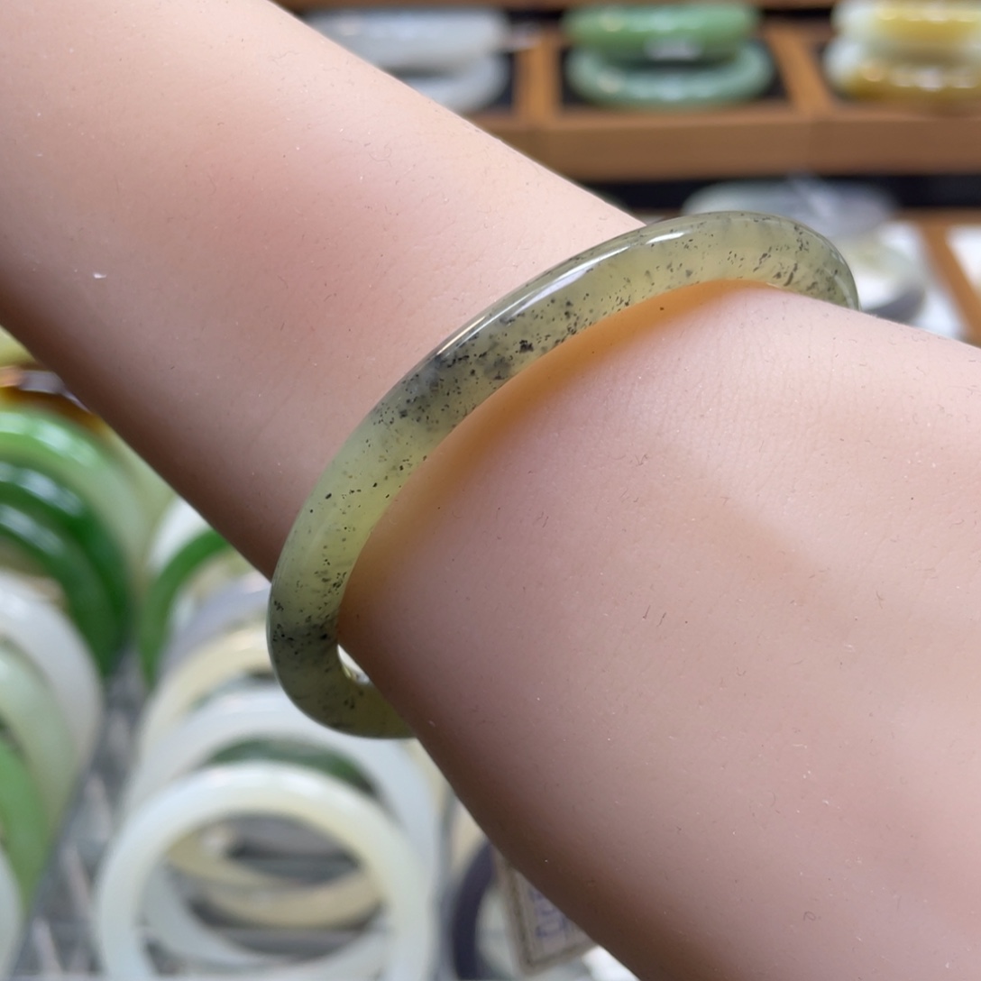 和田玉手镯未镶嵌54