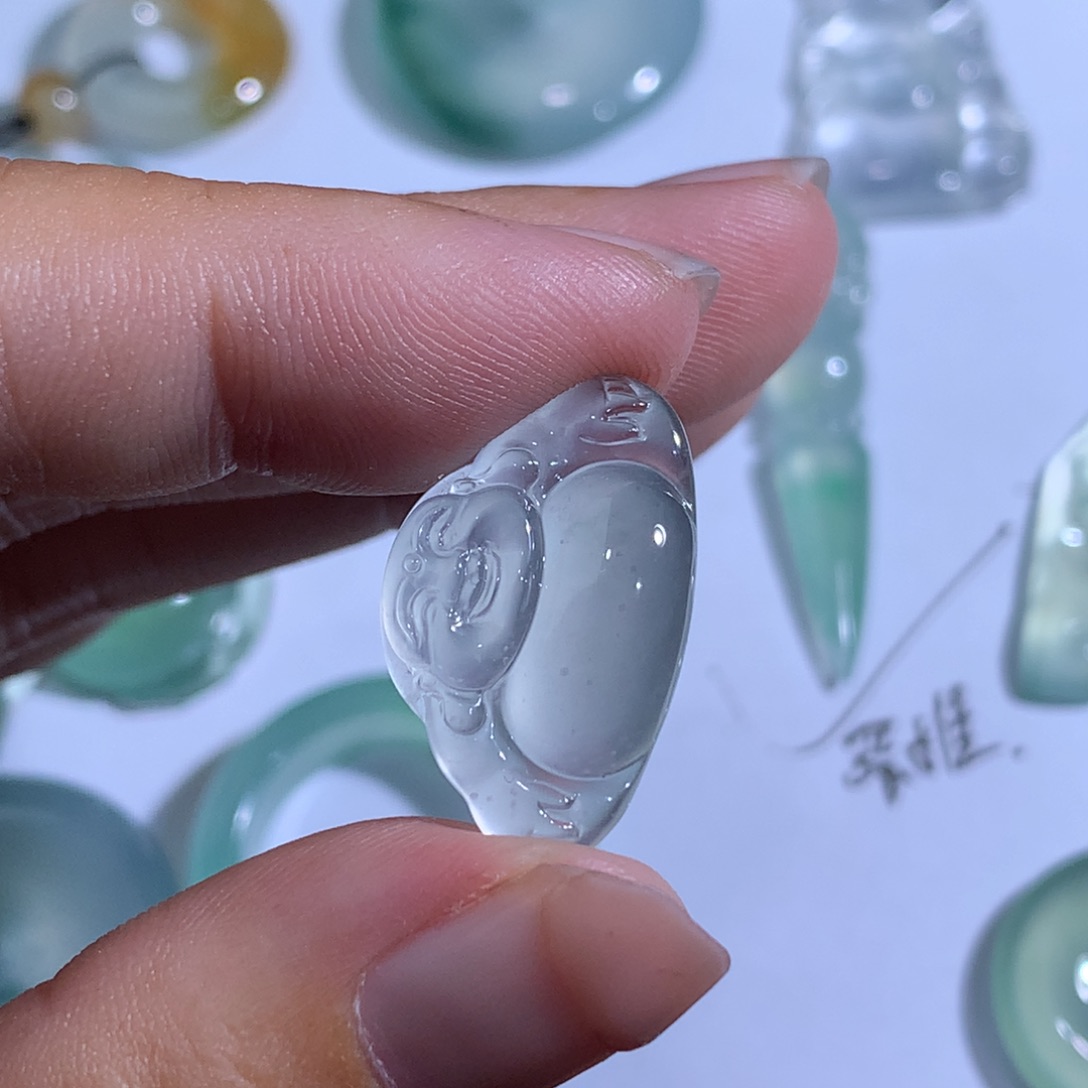 翡翠颈饰未镶嵌佛