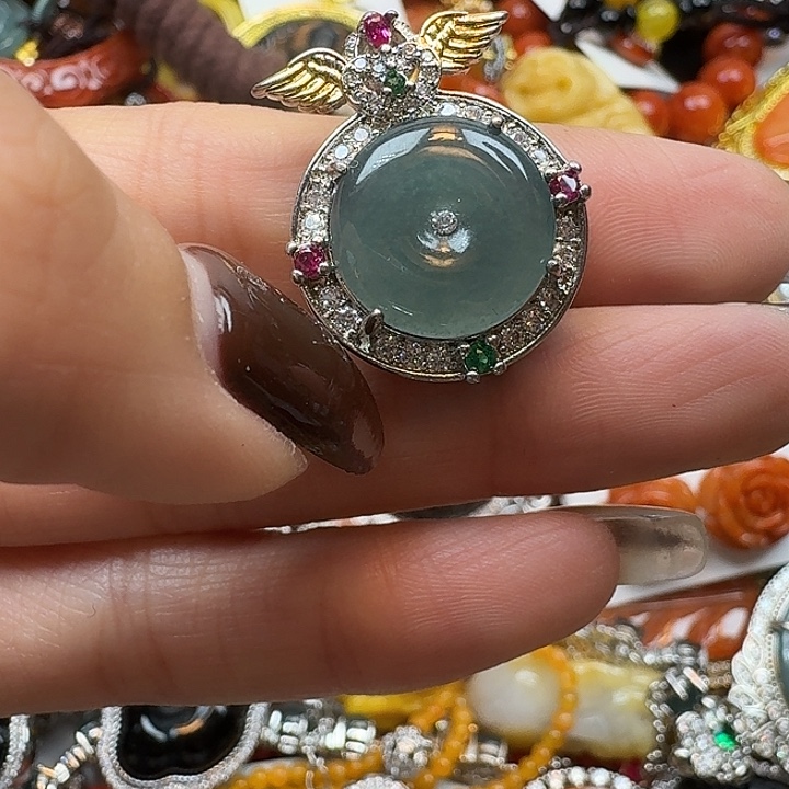 翡翠未镶嵌颈饰翡翠