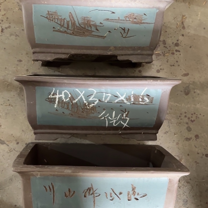 紫砂花盆  100/3。   微瑕