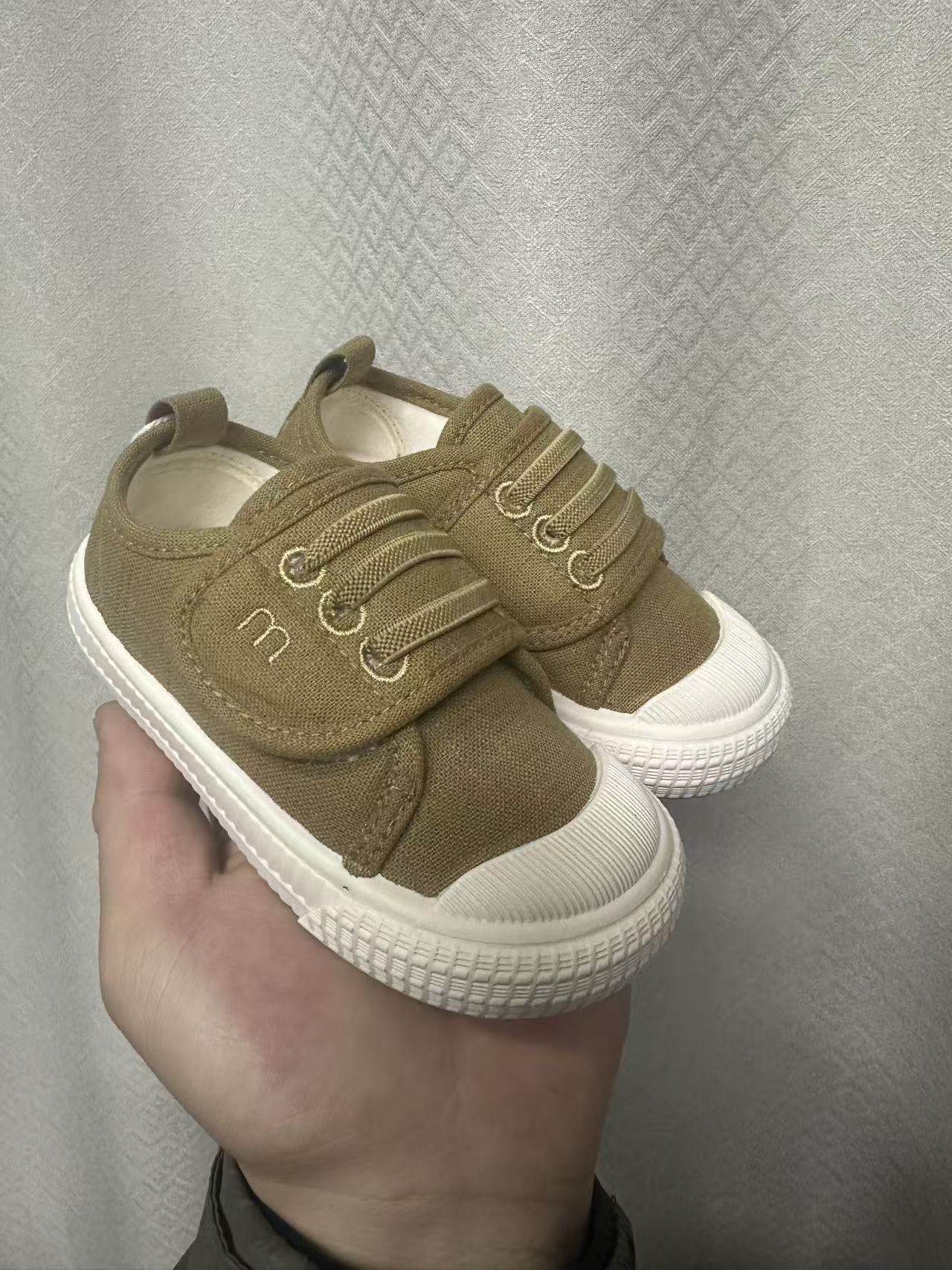 婴幼童男女饼干加绒软底防滑耐磨儿童魔术贴帆布鞋小童幼儿时尚