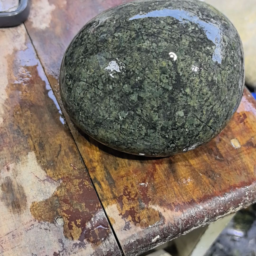 用***7藏玉药王石原石一个摆件