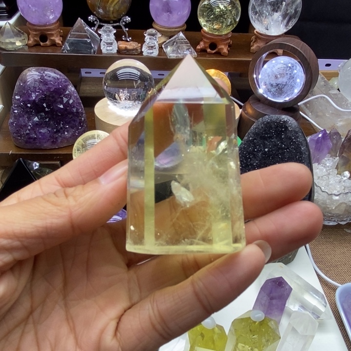 水晶摆件未镶嵌子*黄水晶柱