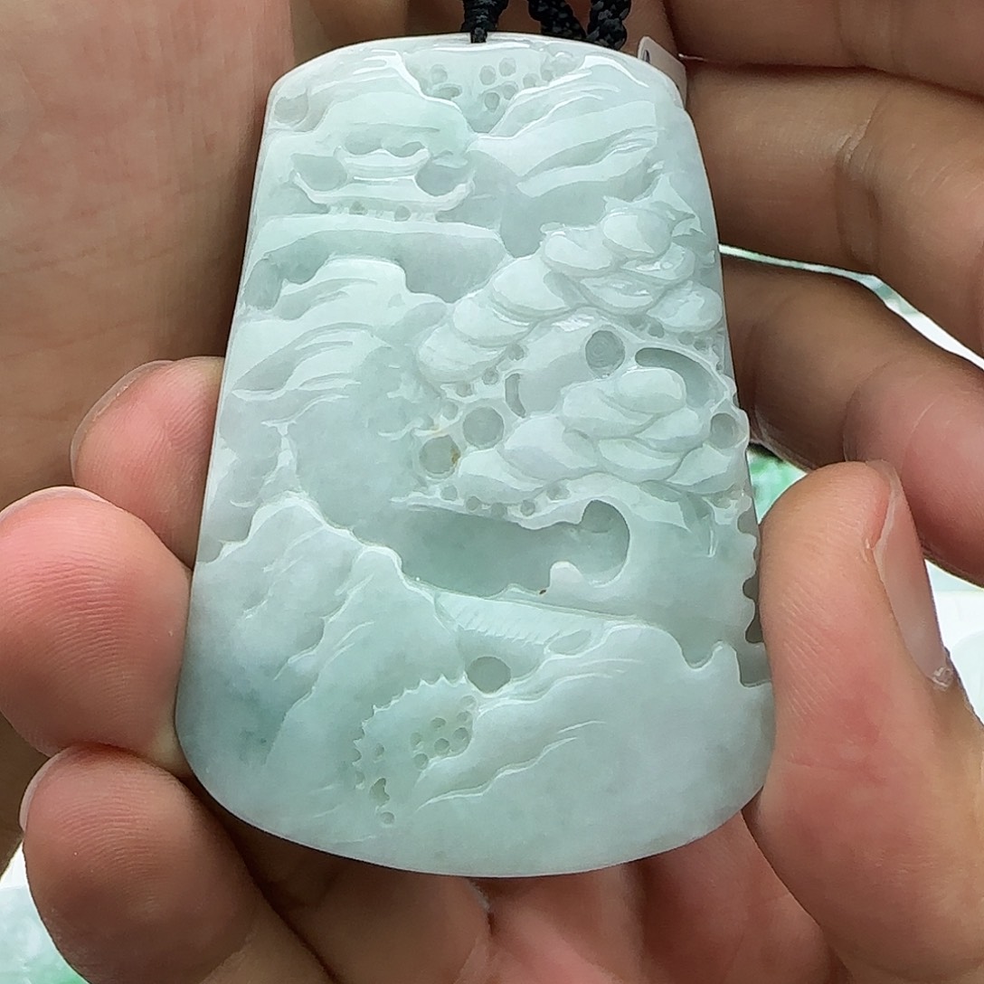 蜗***行颈饰未镶嵌翡翠翡翠