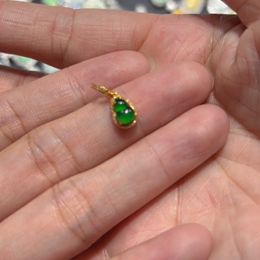 翡翠颈饰18K金镶嵌吊坠