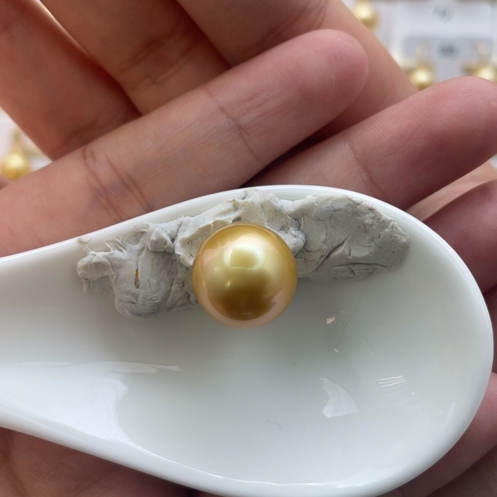 海水珍珠裸珠未镶嵌金珠13.7mm