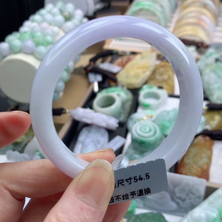 翡翠手镯未镶嵌吊坠