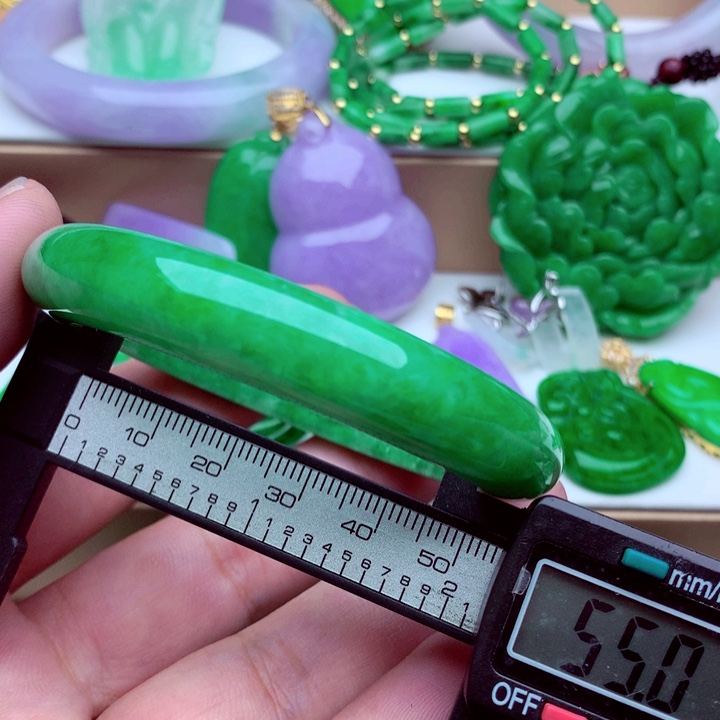 翡翠未镶嵌手镯…．．