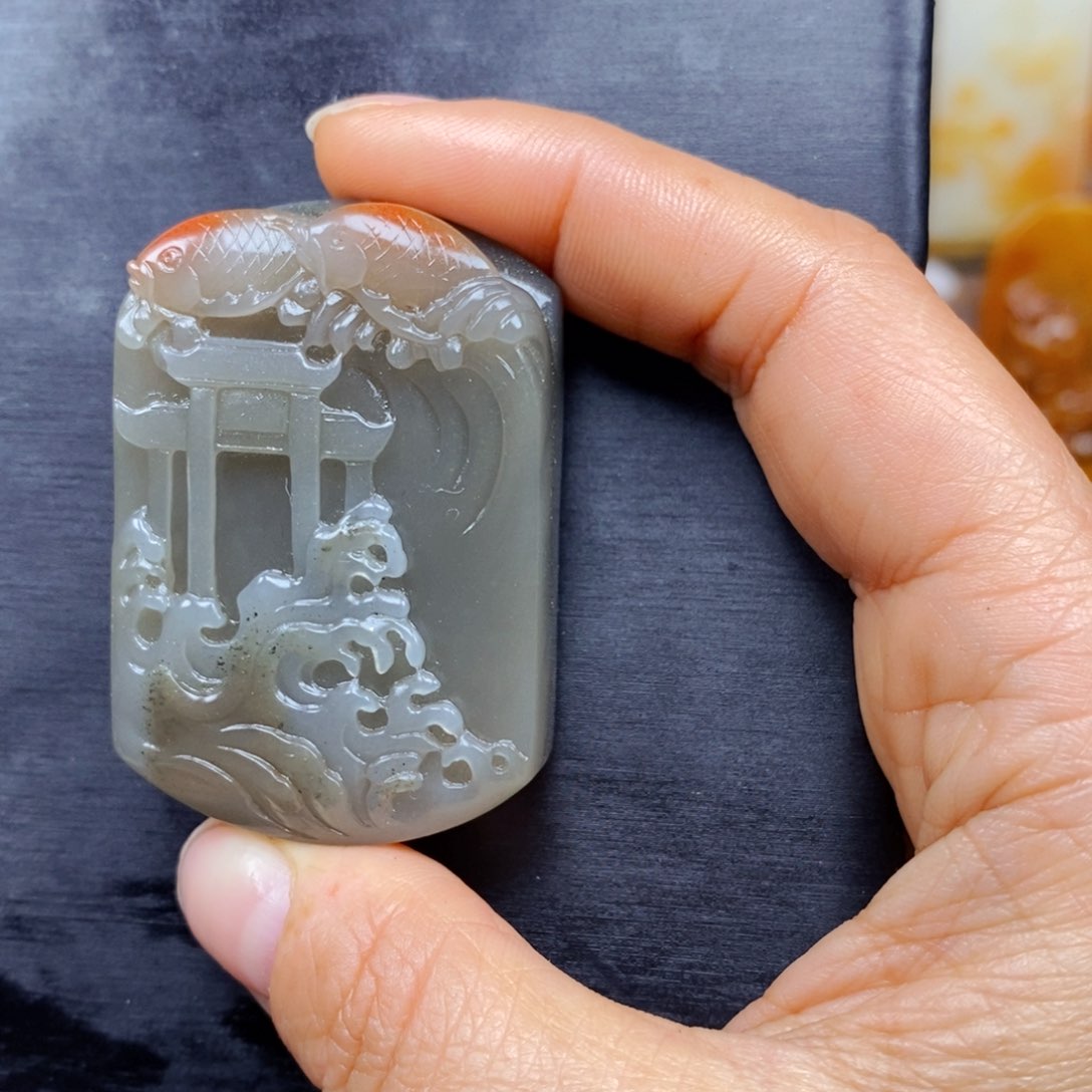 石英质玉（黄龙玉）颈饰未镶嵌