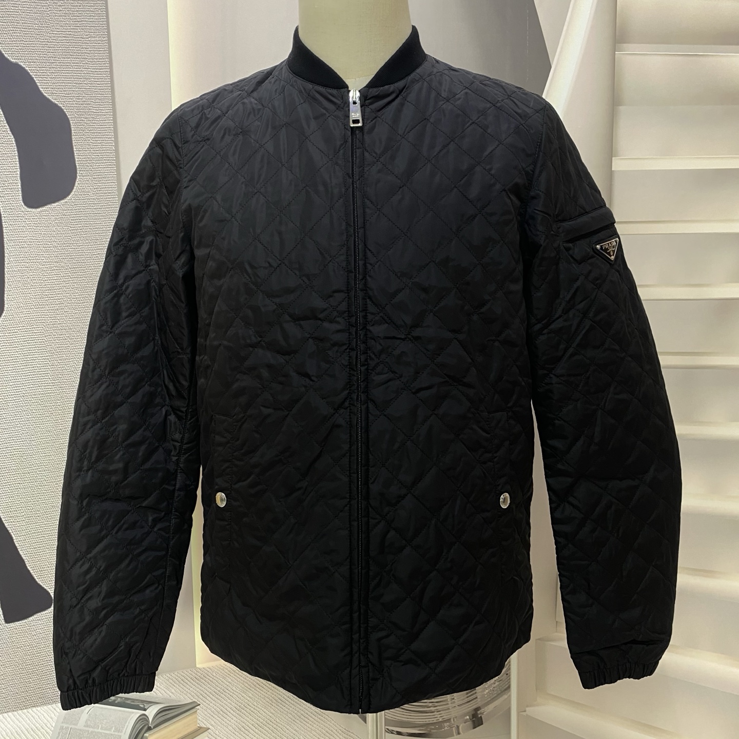 未使用 Prada/普拉达 男士休闲轻薄时尚经典三角标LOGO外套 黑色