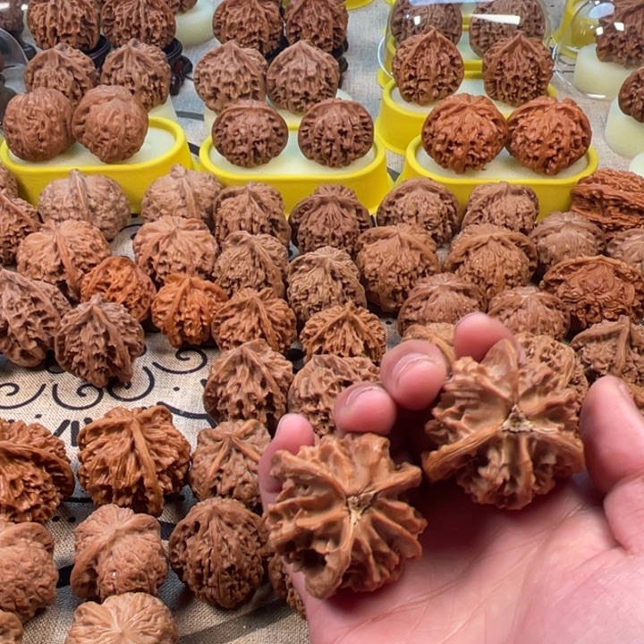 嘻***哈吊坠桃核盘山三棱