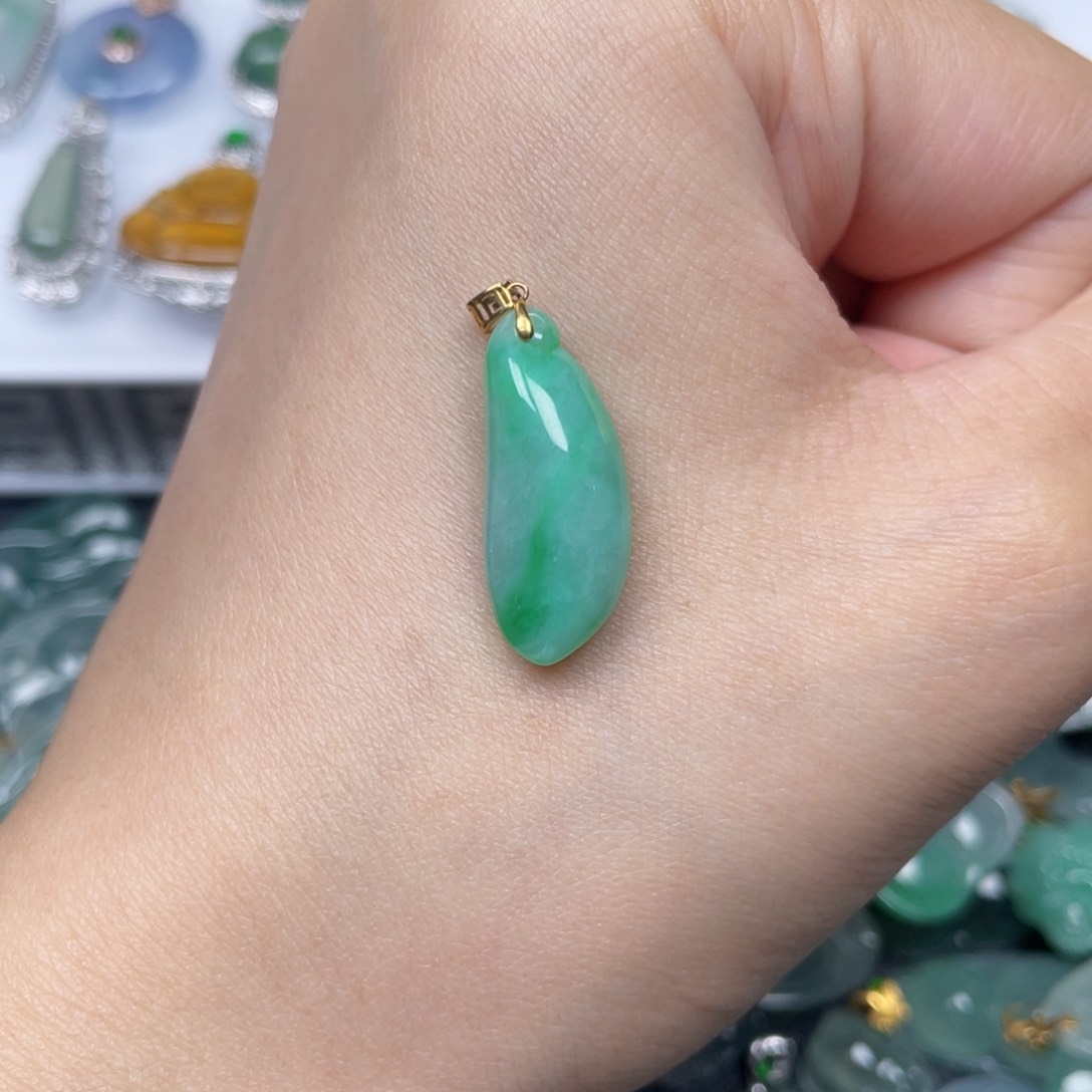 翡翠颈饰18K金镶嵌翡翠