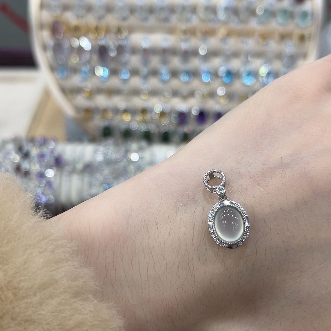 小***恼岫玉银S925镶嵌吊坠(赠链)