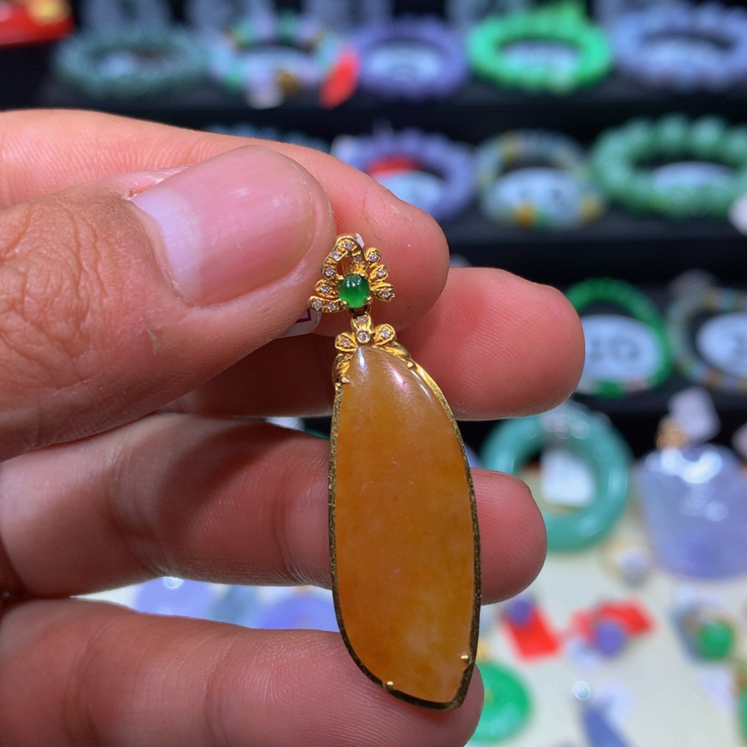 翡翠18K金镶嵌颈饰