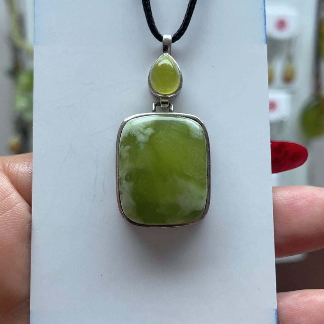 蛇纹石玉吊坠未镶嵌