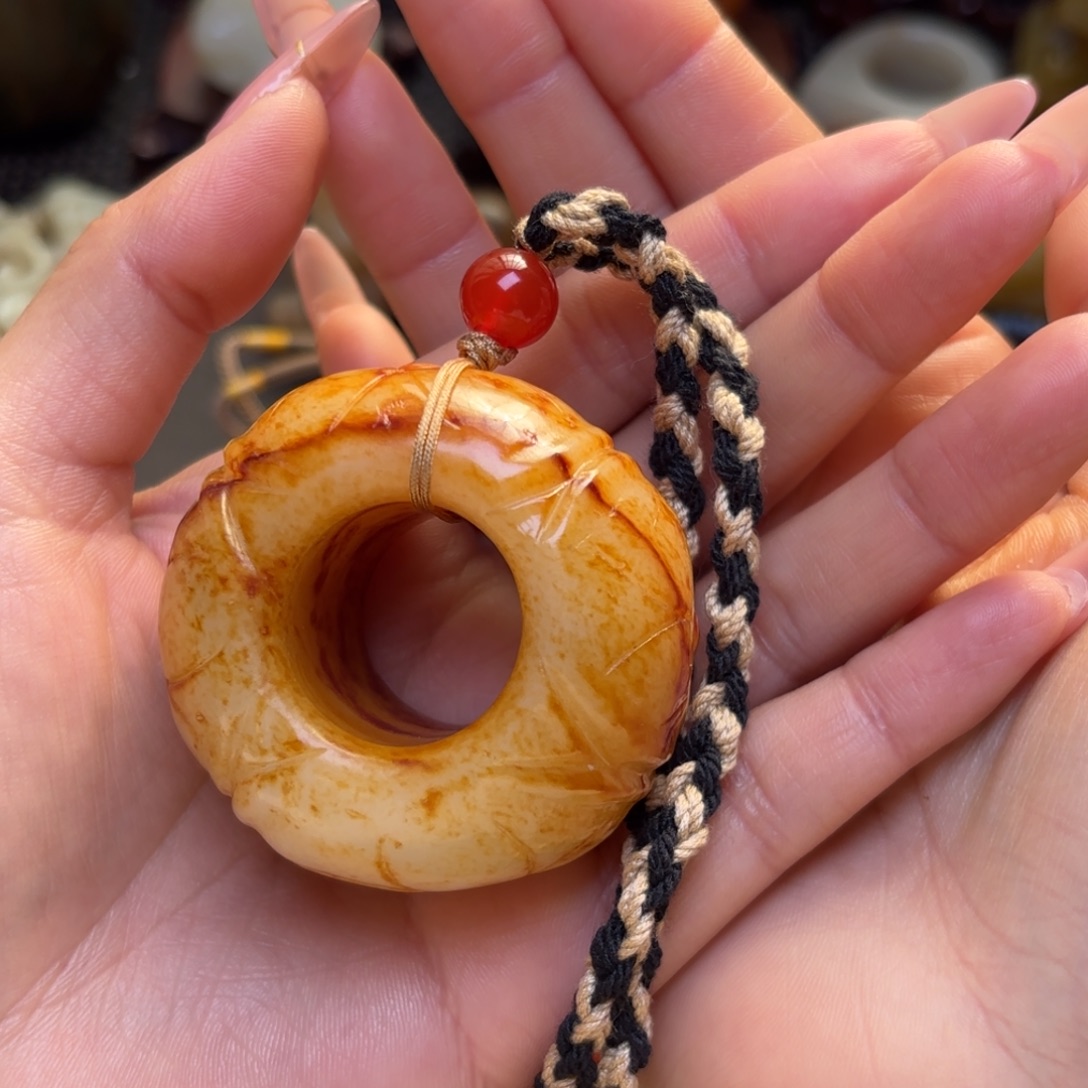 云***长和田玉未镶嵌挂件