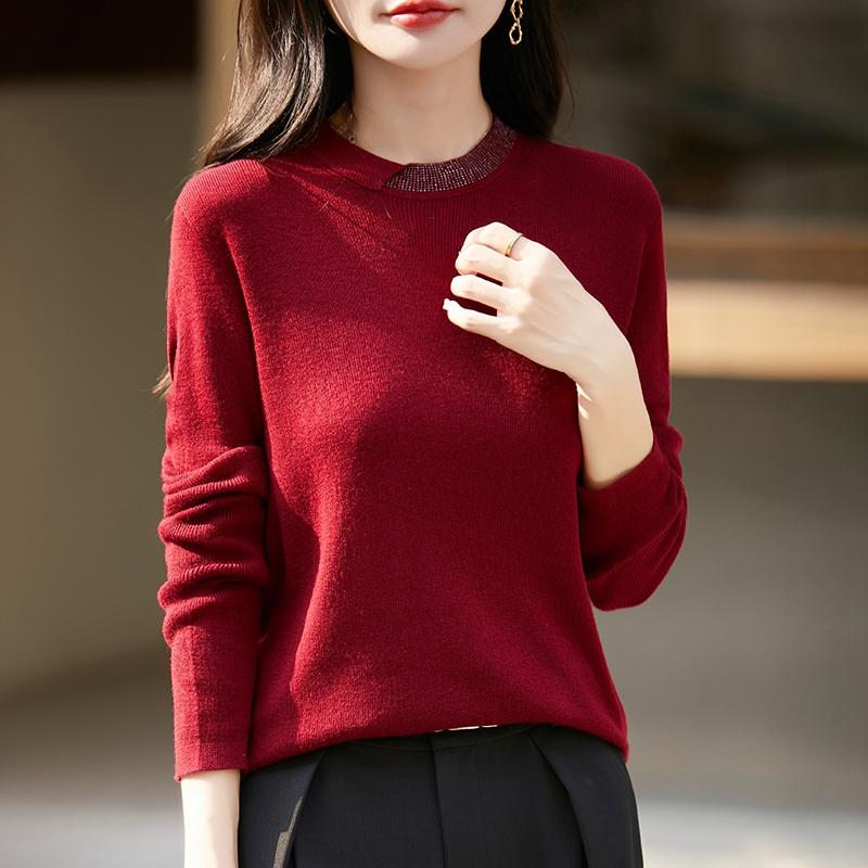 设计感~女士领口烫钻圆领精纺羊毛针织衫