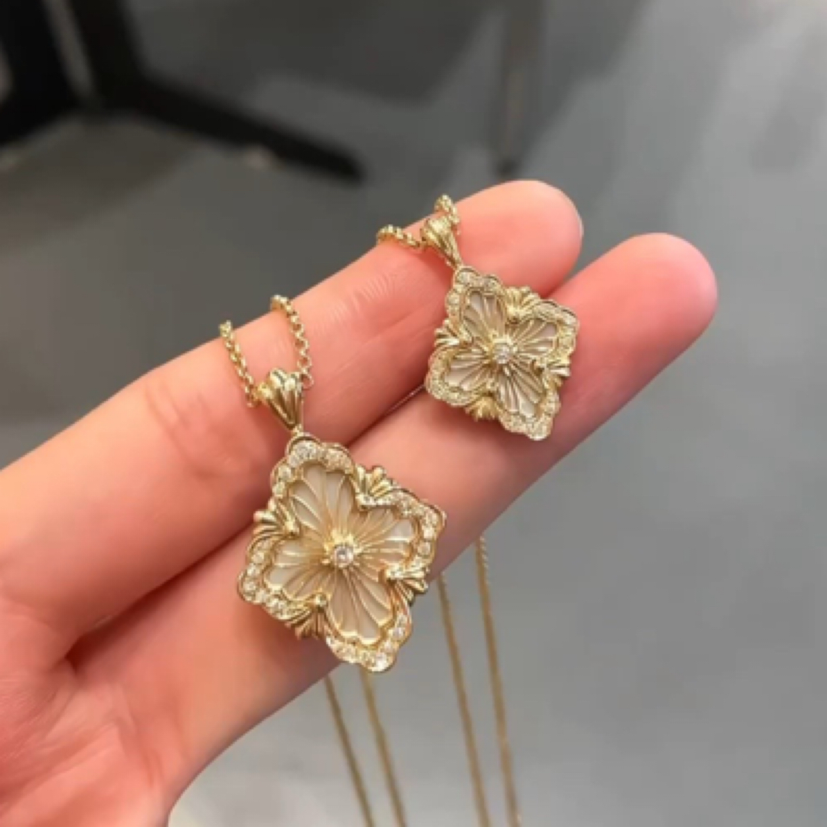 铜合金贝壳项链 中号镶锆布家歌剧院项链法式轻奢百搭精致优雅