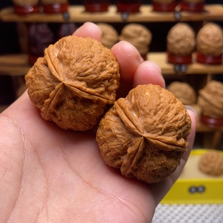 文玩核桃吊坠铁锤三棱39