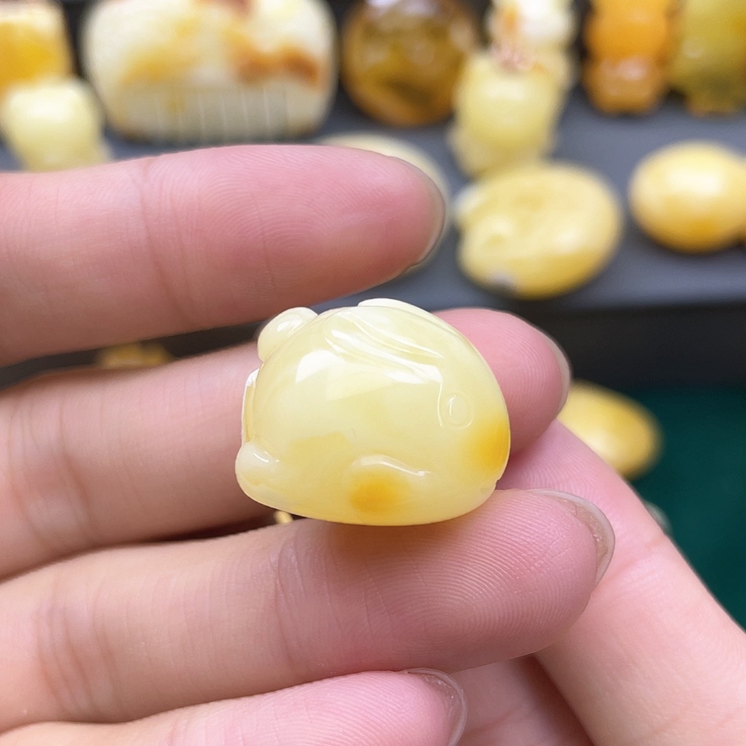 琥珀裸石未镶嵌蜜蜡