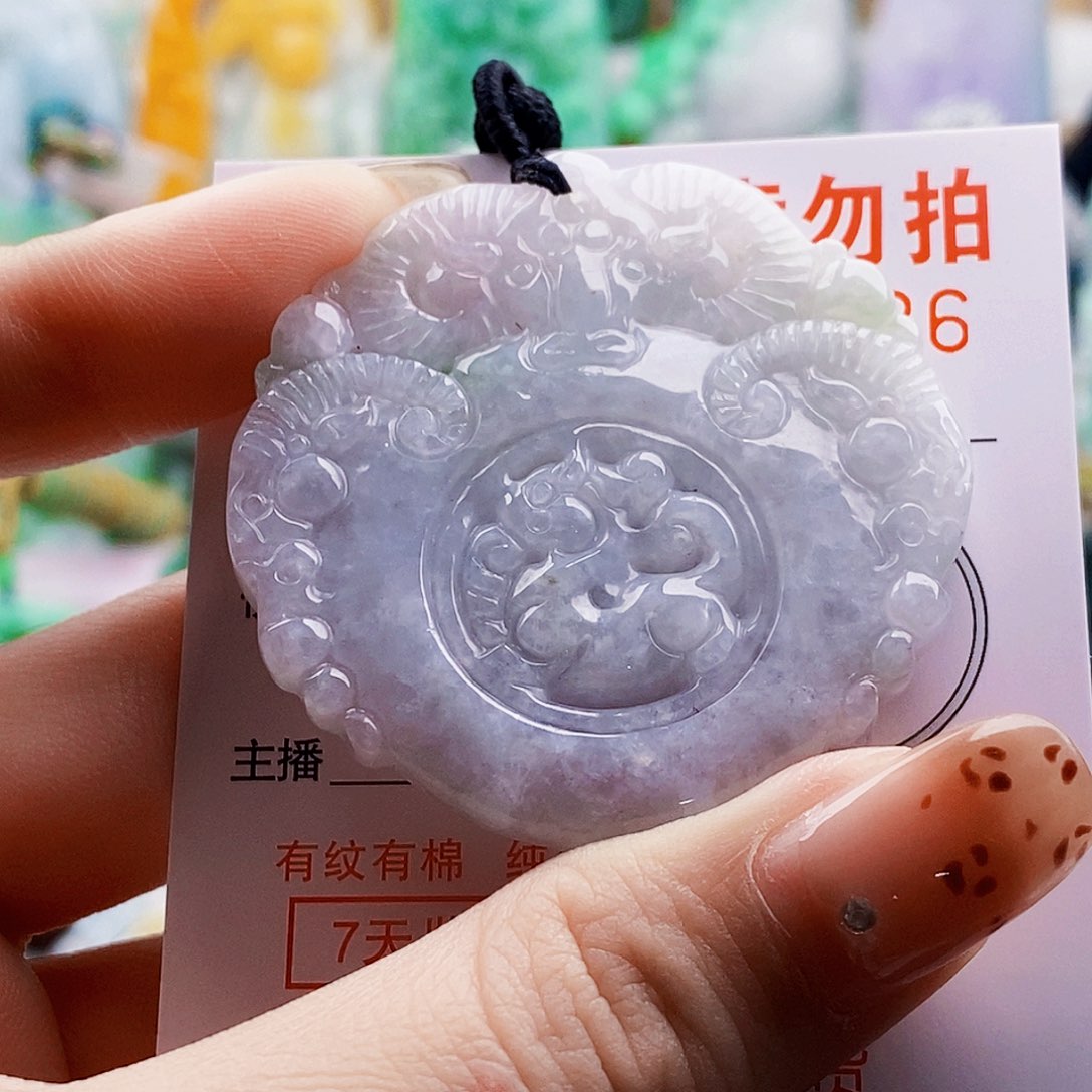 吊坠(不含链)未镶嵌翡翠