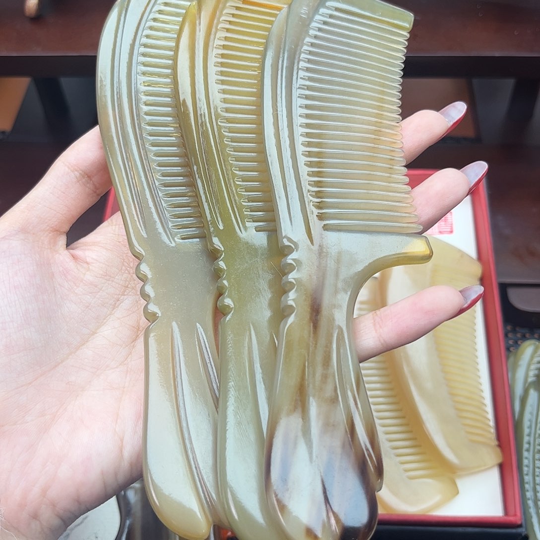纯手工制作纯牛角梳子