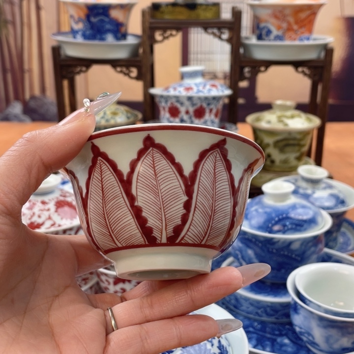 陶摆件釉里红芭蕉叶压手杯