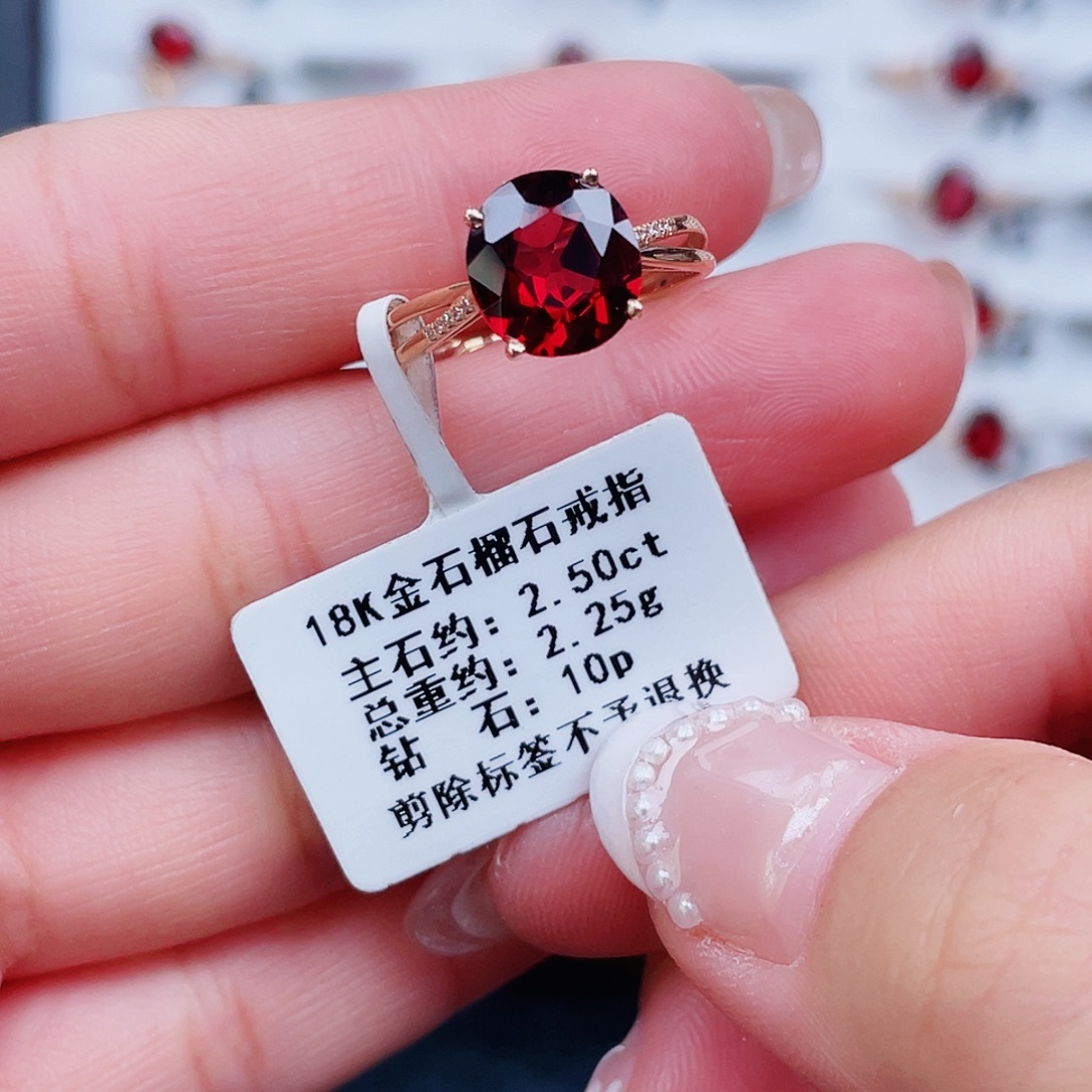 戒指18K金镶嵌石榴石