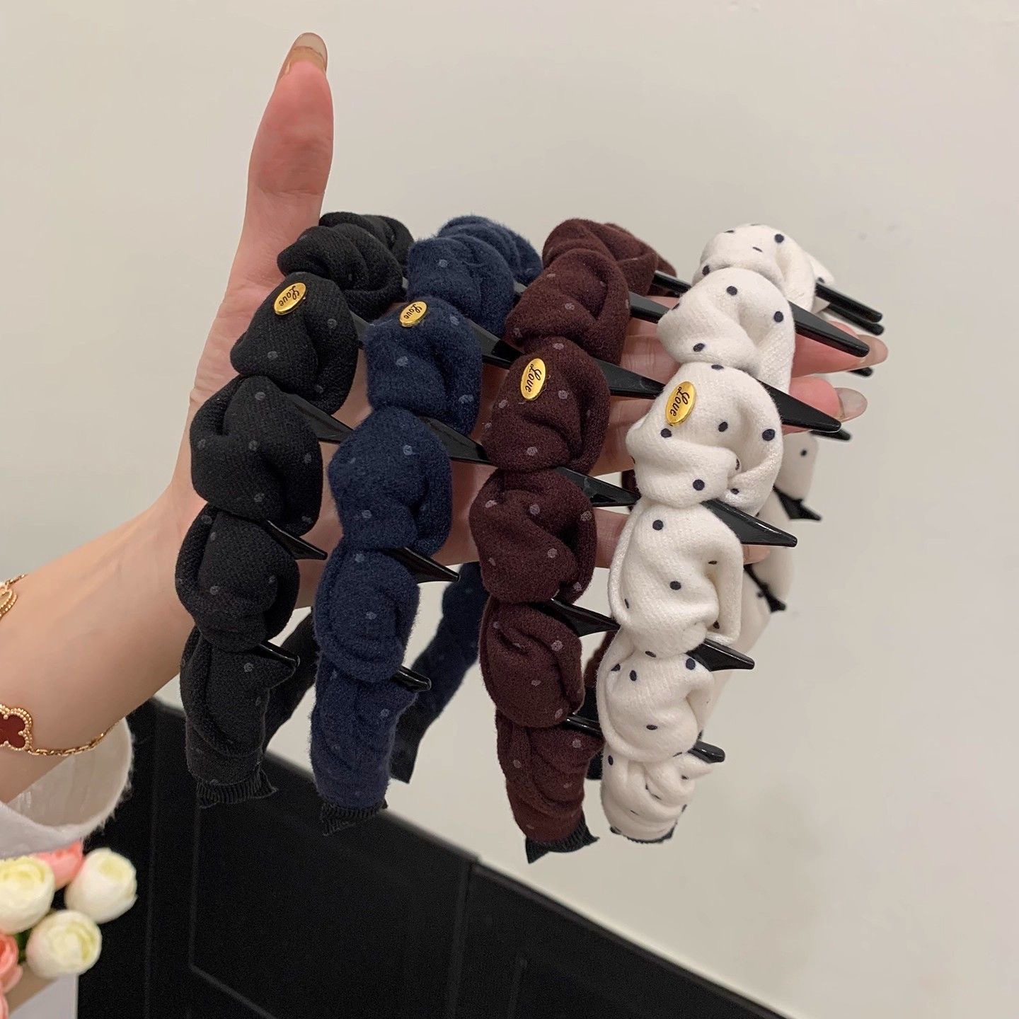 美拉德毛呢波点齿梳发箍女高颅顶洗脸头箍显脸小发卡秋冬百搭时尚