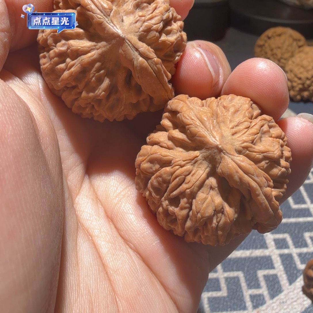 文玩核桃把件莲花