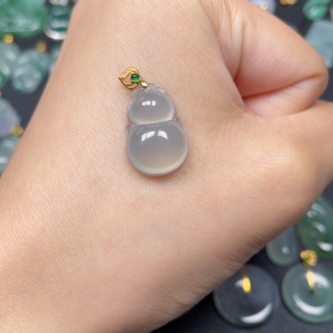 翡翠颈饰18K金镶嵌翡翠