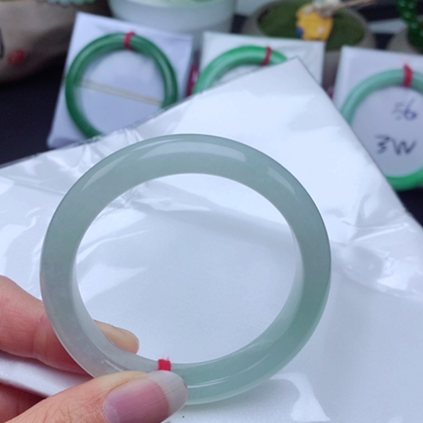 【闪购商品】翡翠手镯未镶嵌          正圈53-54冰晴水