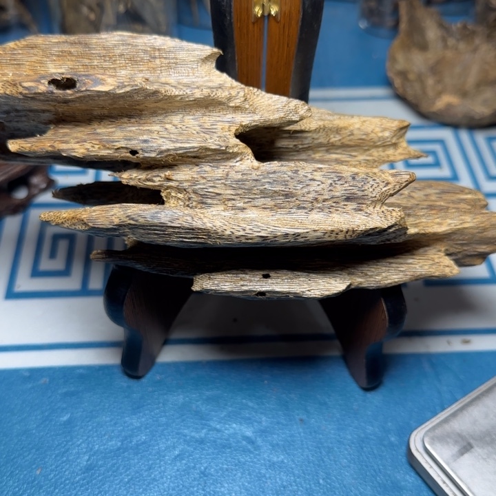 香粉绿奇陆河摆件123克