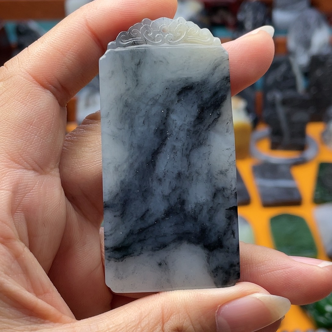 麟***鲜和田玉未镶嵌颈饰