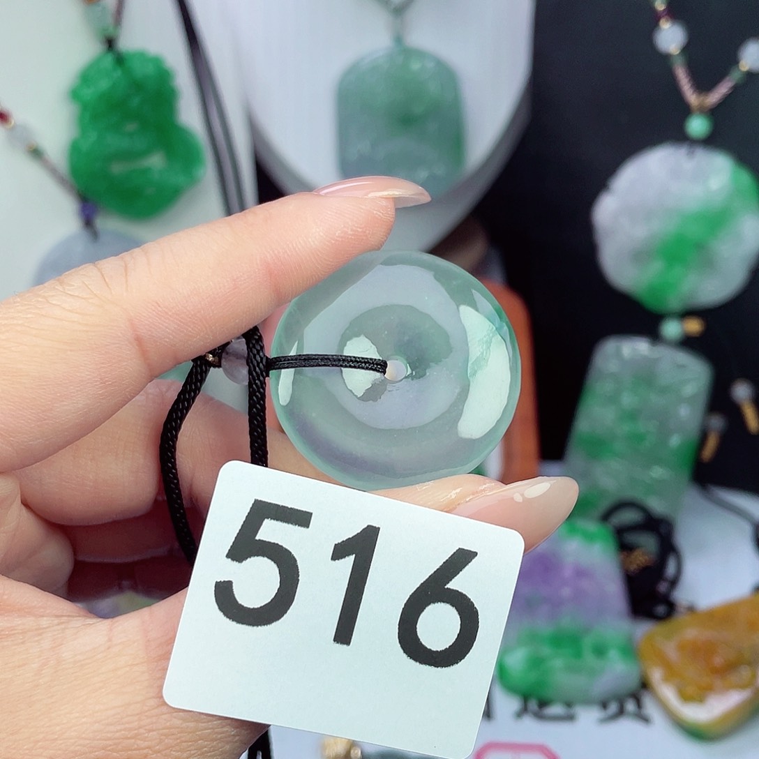 翡翠未镶嵌吊坠(赠链)