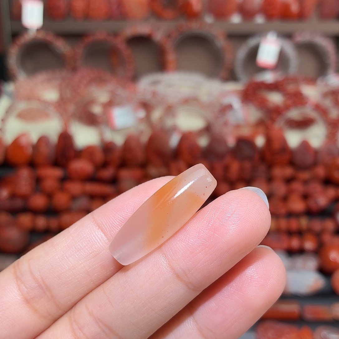 南红玛瑙未镶嵌颈饰桶珠28*9+