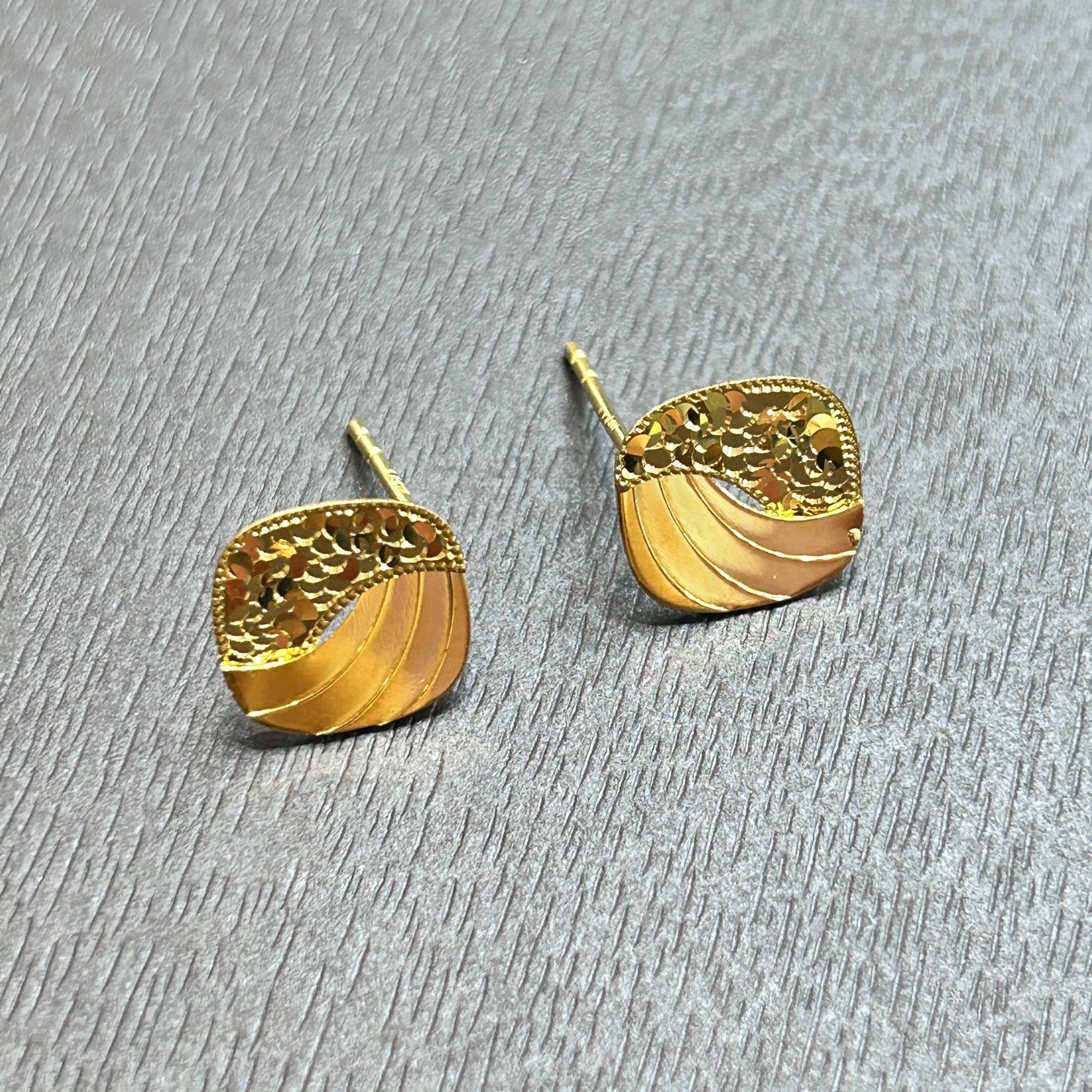 【店长专享】足金999 精工5G龙鳞小方耳钉ZBHJE572