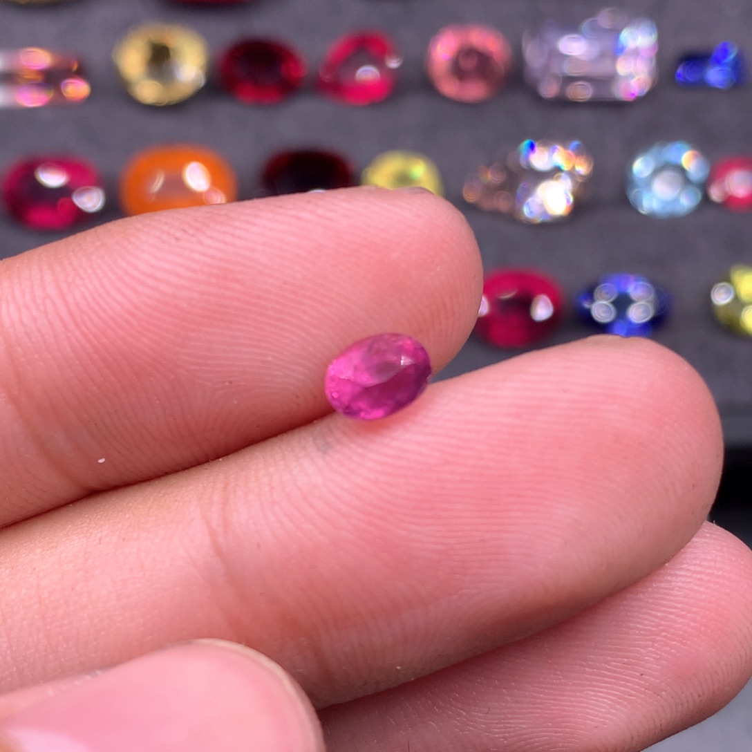 彩色蓝宝石裸石未镶嵌