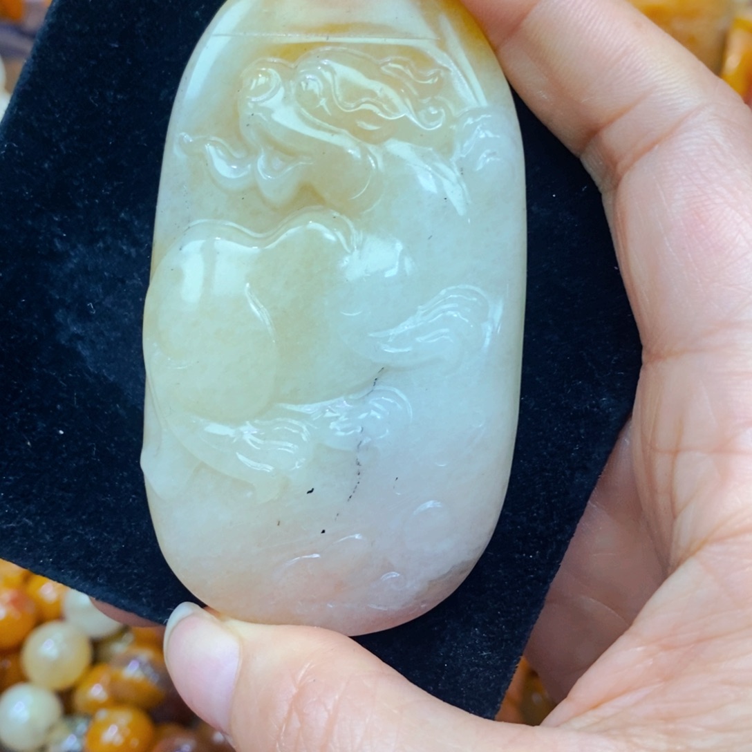 未镶嵌石英质玉（黄龙玉）吊坠(不含链)