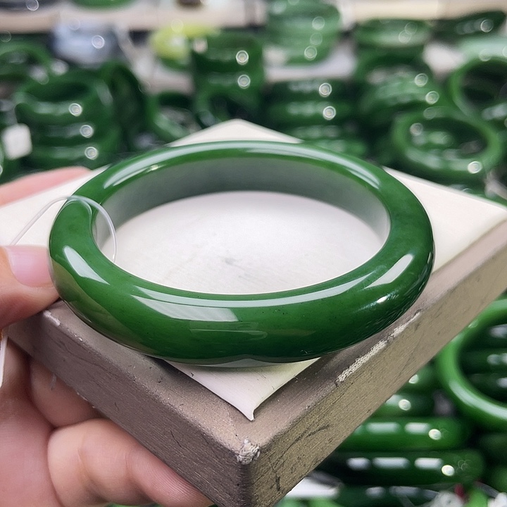 未镶嵌手镯和田玉（碧玉）